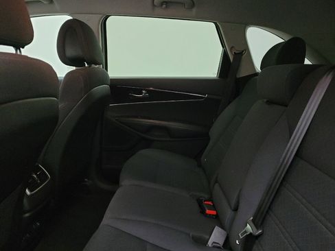 Used 2016 Kia Sorento FWD image 18
