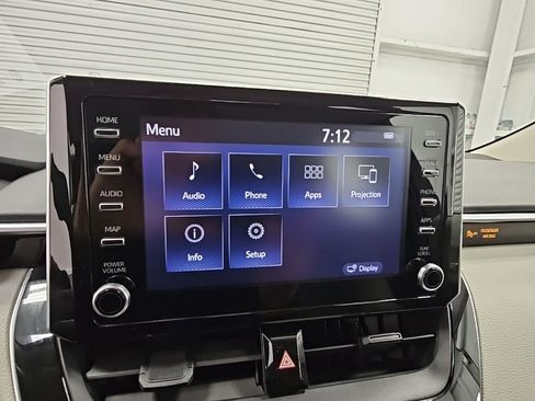 Used 2020 Toyota Corolla LE image 16