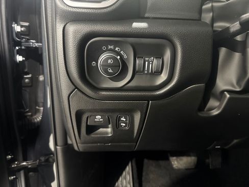 New 2026 RAM 1500 4x4 Crew Cab image 36