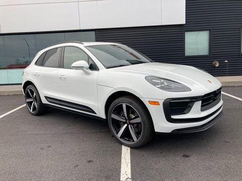 Used 2025 Porsche Macan image 18