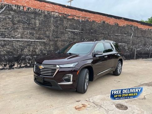 Used 2023 Chevrolet Traverse Premier w/ LPO, Floor Liner Package FWD image 1