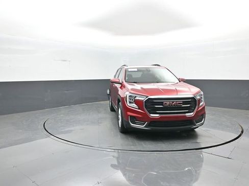 Used 2022 GMC Terrain SLE w/ Driver Convenience Package image 2