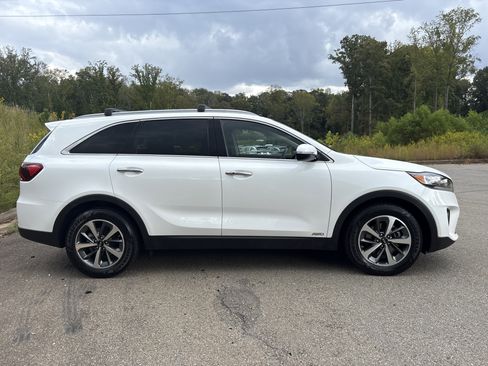 Used 2019 Kia Sorento EX image 4