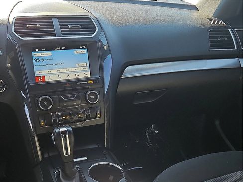 Used 2018 Ford Explorer XLT w/ Equipment Group 201A image 16