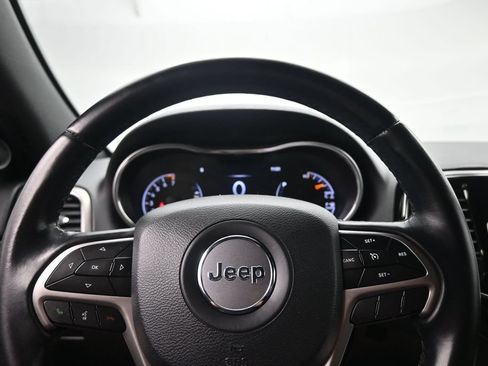 Used 2020 Jeep Grand Cherokee Laredo w/ 18" Wheel & 8.4" Radio Group AWD/4WD image 12