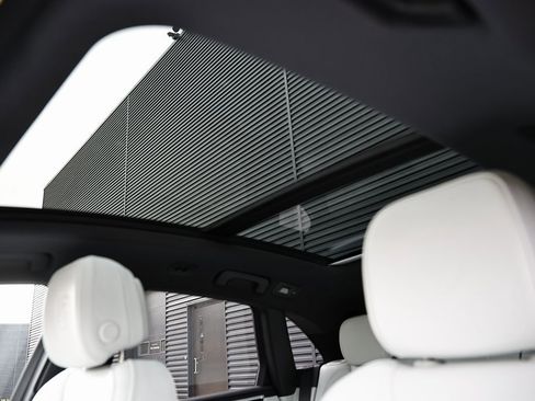 New 2026 Porsche Macan image 18