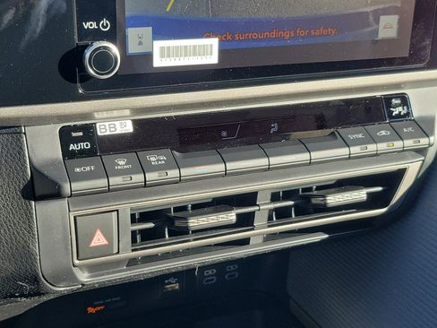 Used 2026 Toyota Camry SE image 27