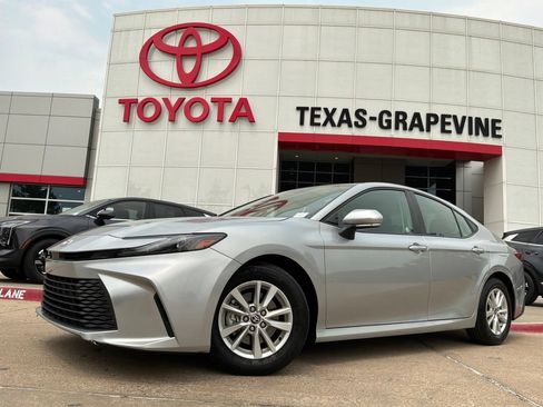 Used 2025 Toyota Camry LE FWD image 2