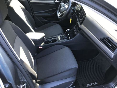 Used 2020 Volkswagen Jetta SE image 9