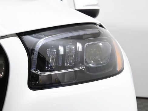 Used 2023 Mercedes-Benz GLS 450 4MATIC image 11