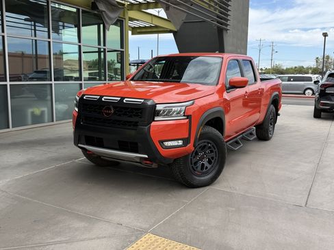 Used 2025 Nissan Frontier PRO-4X AWD/4WD image 2
