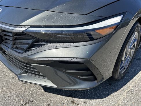 New 2026 Hyundai Elantra Hybrid FWD image 14