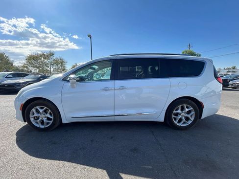 Used 2019 Chrysler Pacifica Limited image 6