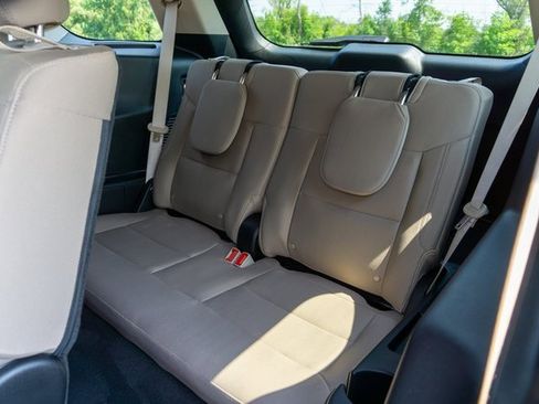 Used 2023 Ford Explorer XLT image 12