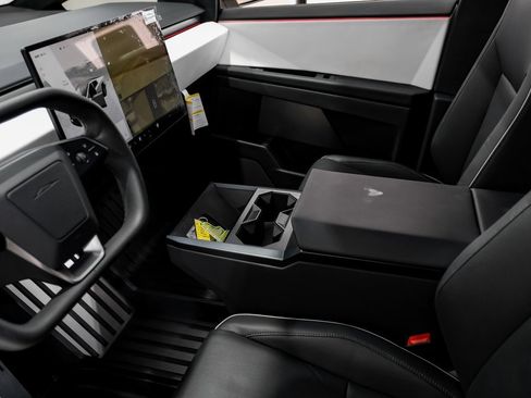 Used 2024 Tesla Cybertruck AWD Crew Cab image 20