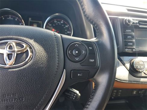 Used 2017 Toyota RAV4 SE image 18