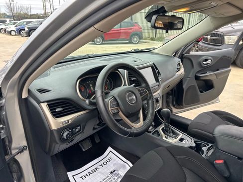 Used 2016 Jeep Cherokee Latitude w/ Safety/Convenience Group image 25