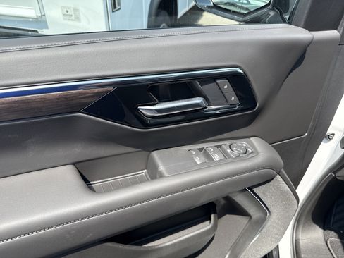 New 2025 Chevrolet Suburban LS image 10