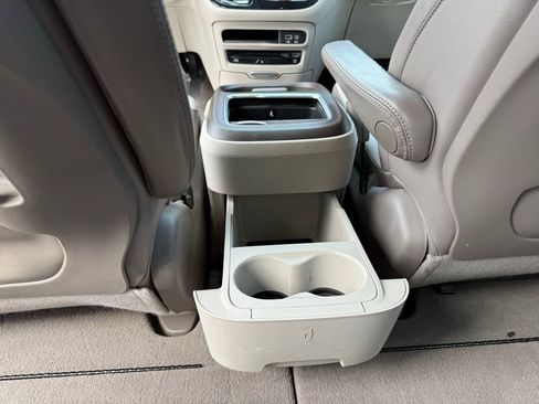 Used 2017 Chrysler Pacifica Touring-L Plus w/ Tire & Wheel Group image 25