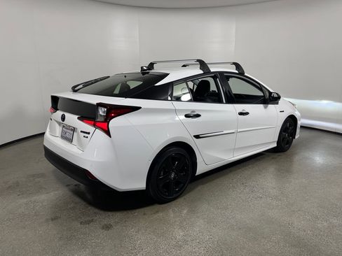 Certified 2022 Toyota Prius FWD image 3