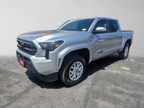 Used 2025 Toyota Tacoma SR5 AWD/4WD image 7