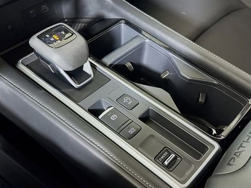 Used 2025 Nissan Pathfinder SL w/ Cargo Package image 15