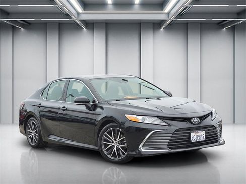 Used 2023 Toyota Camry XLE image 1