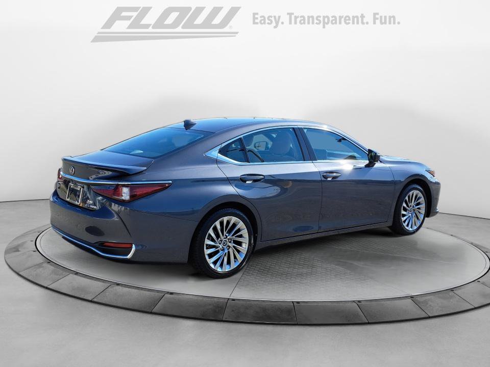 Used 2023 Lexus ES 300h Ultra Luxury w/ Accessory Package (Z2) FWD image 9