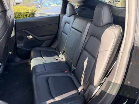 Used 2022 Tesla Model Y Performance AWD/4WD image 10