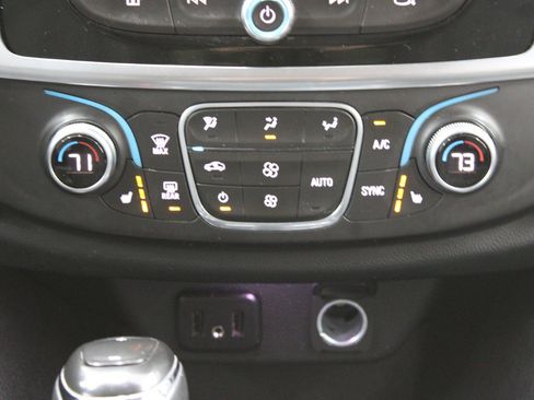 Used 2018 Chevrolet Traverse LT image 27