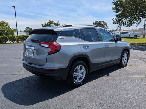 Used 2023 GMC Terrain SLE w/ Driver Convenience Package FWD image 3