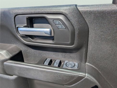 Used 2025 Chevrolet Silverado 2500 Custom w/ Custom Value Package image 17