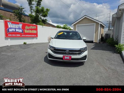Used 2024 Volkswagen Jetta SE FWD image 1