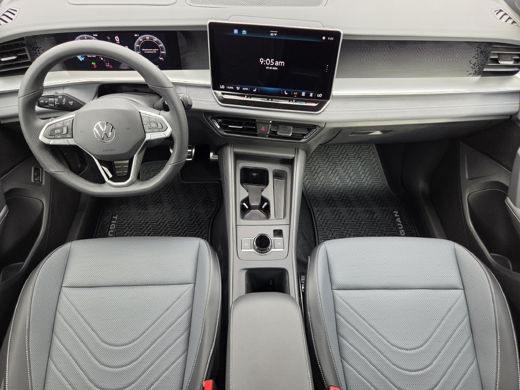 New 2026 Volkswagen Tiguan SE R-Line FWD image 23
