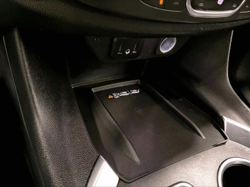 Used 2023 Chevrolet Traverse LT image 27