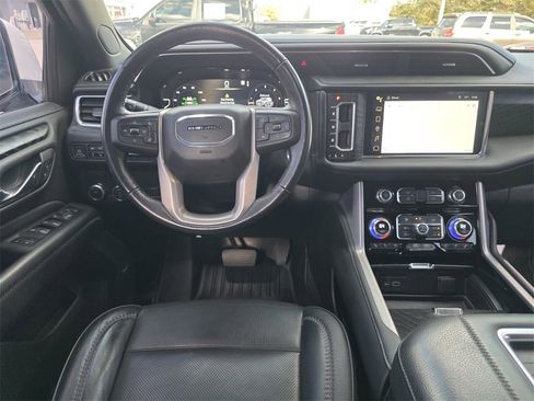 Used 2023 GMC Yukon Denali image 7