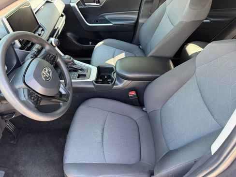 Used 2025 Toyota RAV4 XLE AWD/4WD image 11