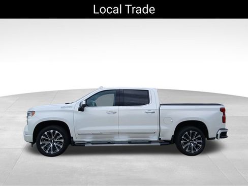 Used 2025 Chevrolet Silverado 1500 High Country w/ High Country Premium Package AWD/4WD image 2