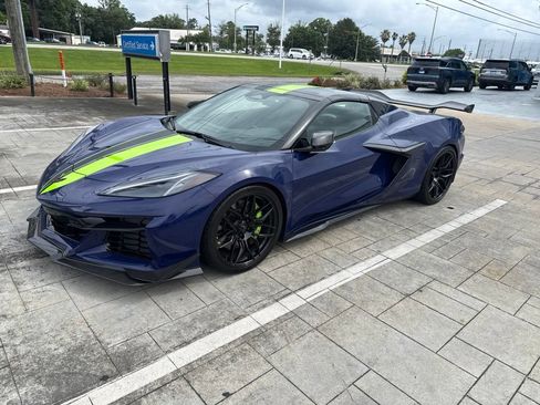Used 2025 Chevrolet Corvette Z06 w/ Stealth Interior Trim Package RWD image 4