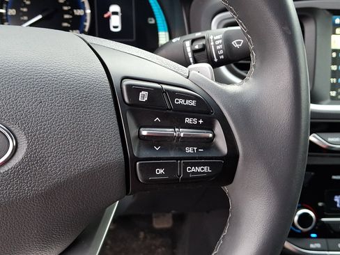 Used 2019 Hyundai Ioniq Plug-In Hybrid image 20