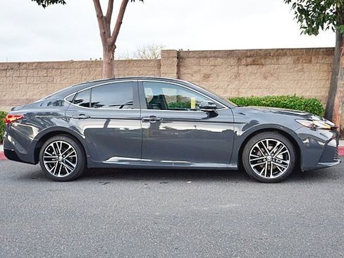 Used 2025 Toyota Camry XLE image 7