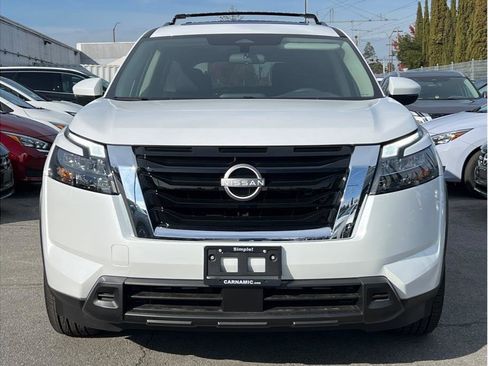 New 2025 Nissan Pathfinder SV w/ SV Premium Package image 2