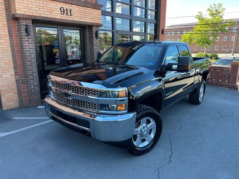Used 2019 Chevrolet Silverado 2500 W/T AWD/4WD image 1