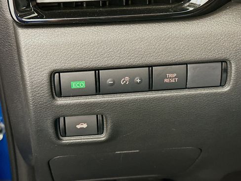 Used 2025 Nissan Sentra SV image 17