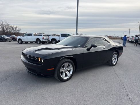 Used 2023 Dodge Challenger SXT image 7