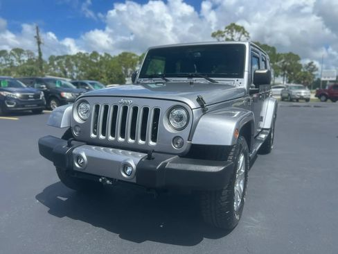 Used 2017 Jeep Wrangler Unlimited Sahara w/ Connectivity Group AWD/4WD image 15