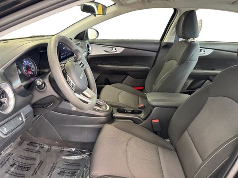 Used 2024 Kia Forte LX image 9