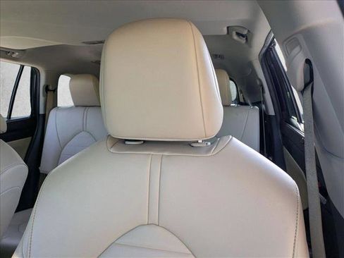 Used 2022 Toyota Highlander XLE FWD image 14