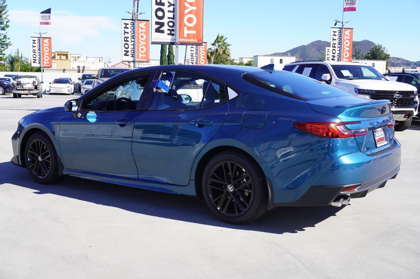 Used 2026 Toyota Camry SE FWD image 5
