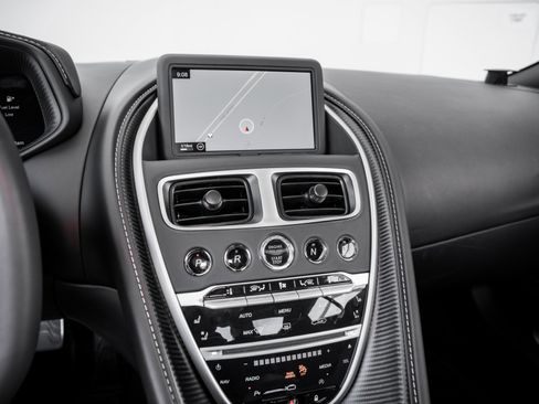 Used 2023 Aston Martin DB11 Coupe image 18